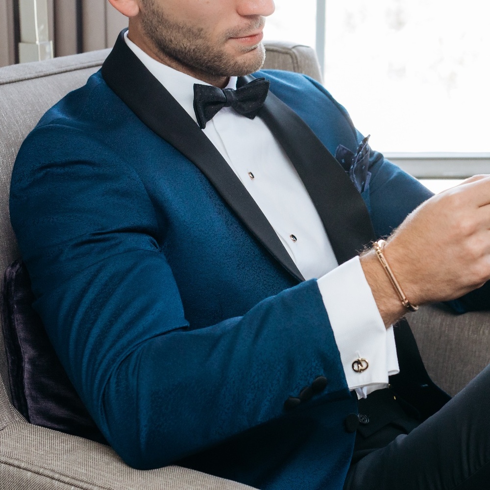 CUSTOM LONDON FOG TUXEDO. LIKE NEW.